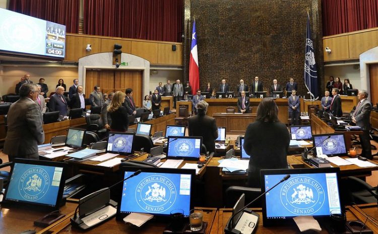  Senado aprueba límite a la reelección de parlamentarios, cores, alcaldes y concejales